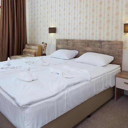 סאני ביץ' Hotel Lira מראה חיצוני תמונה