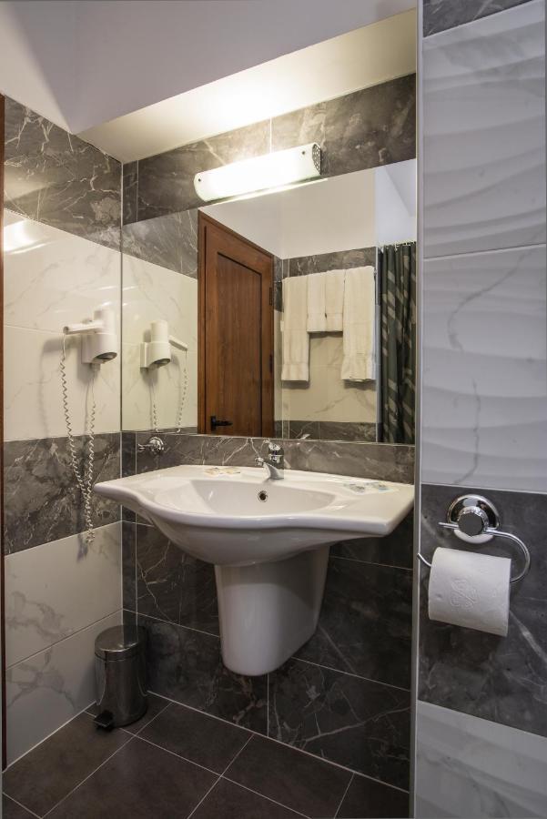 סאני ביץ' Hotel Lira מראה חיצוני תמונה