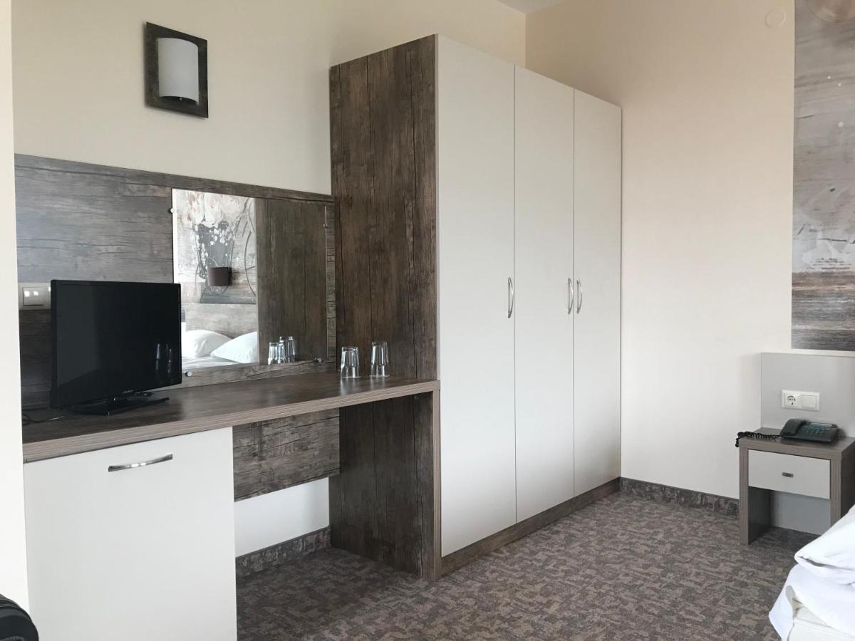 סאני ביץ' Hotel Lira מראה חיצוני תמונה