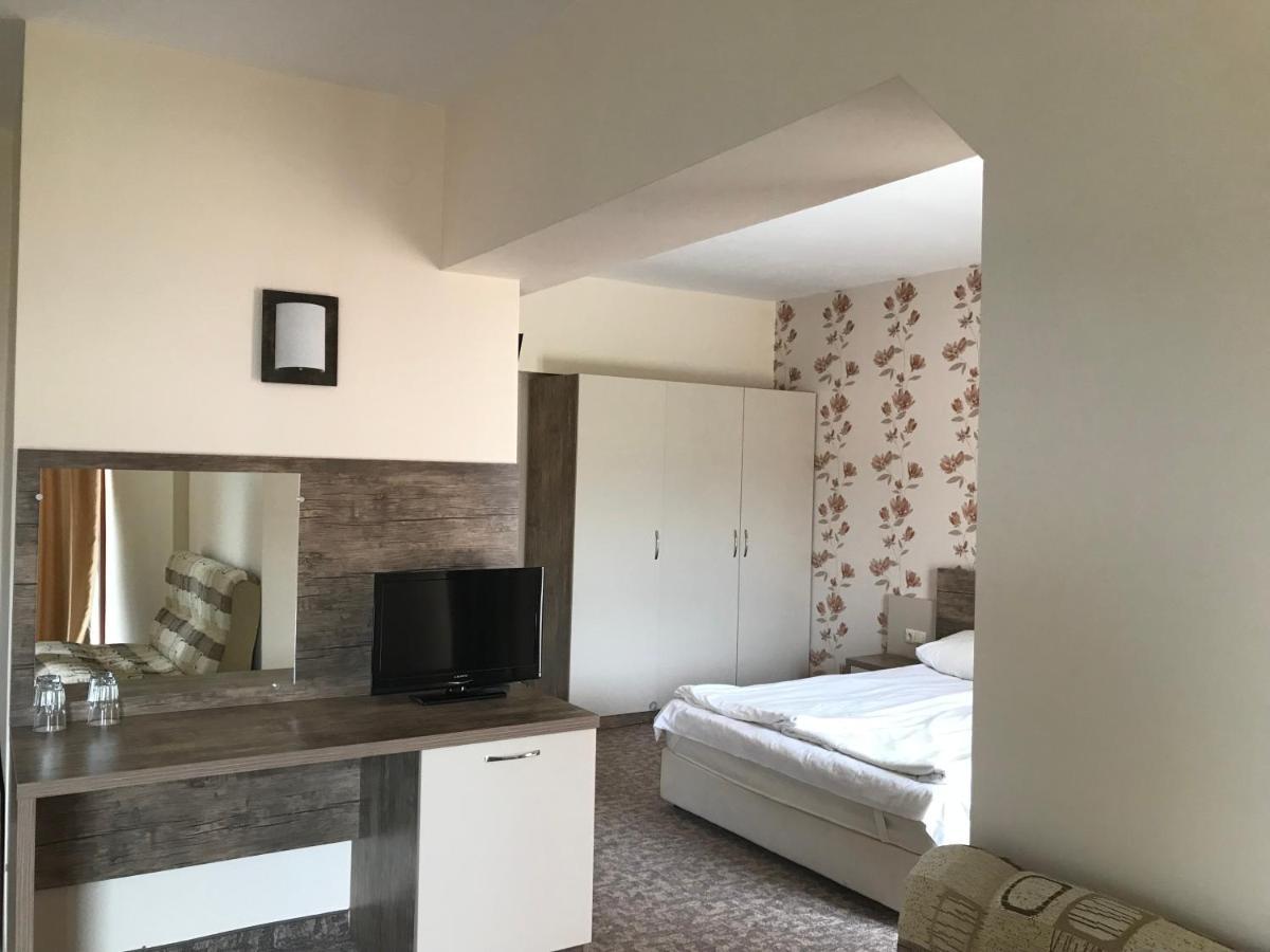 סאני ביץ' Hotel Lira מראה חיצוני תמונה